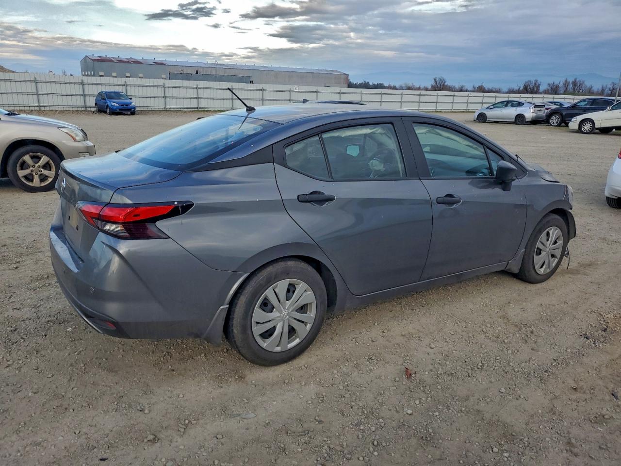 2021 NISSAN VERSA S photo 3