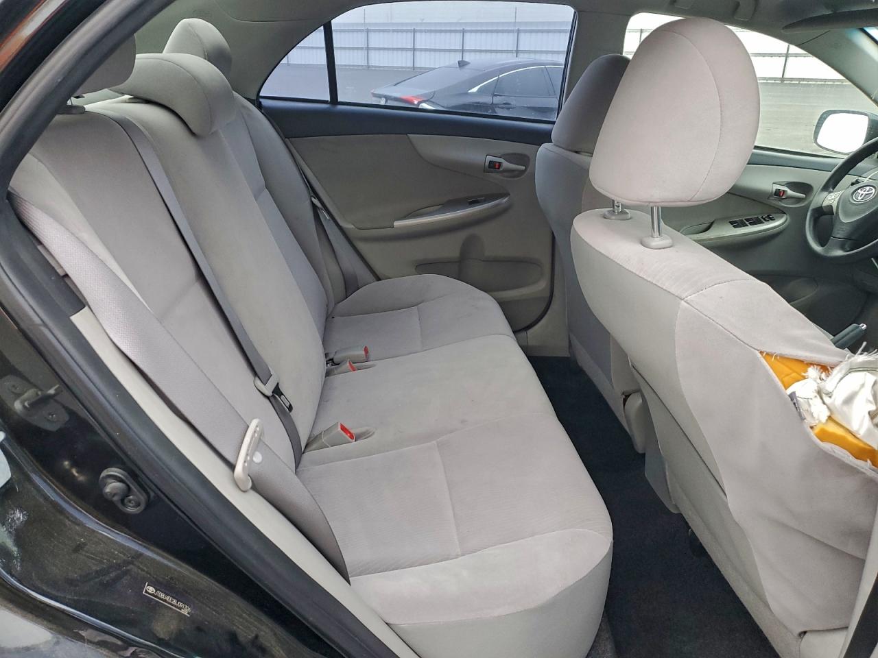 2011 TOYOTA COROLLA BASE photo 19