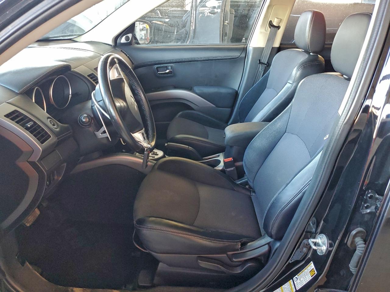 2013 MITSUBISHI OUTLANDER SE photo 13