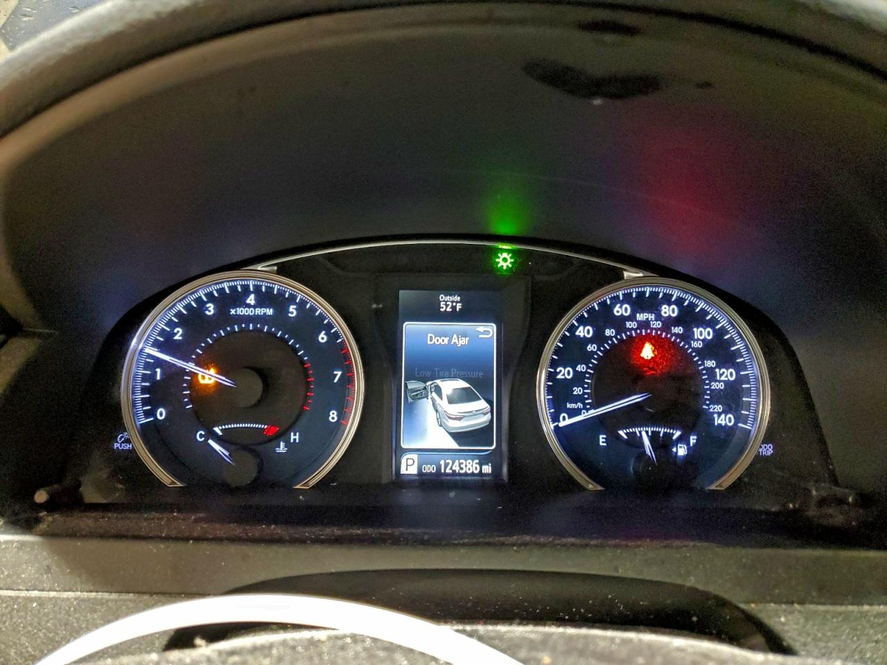 2017 TOYOTA CAMRY LE photo 25