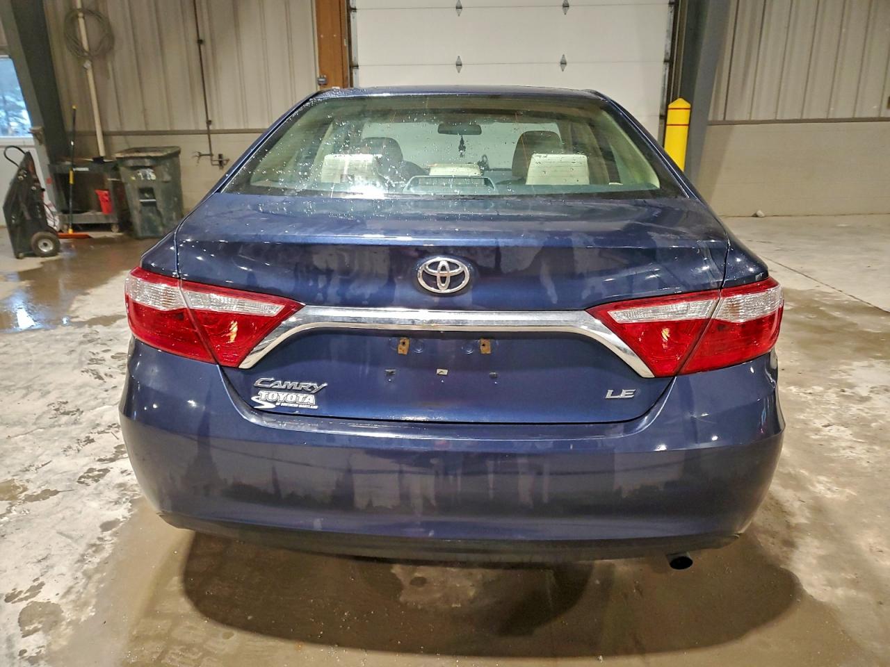 2017 TOYOTA CAMRY LE photo 16