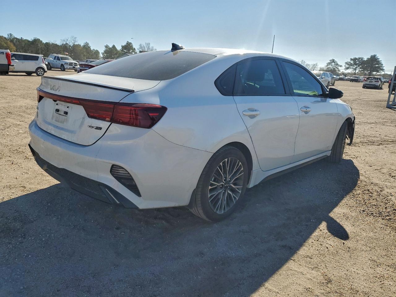 2024 KIA FORTE GT LINE photo 7