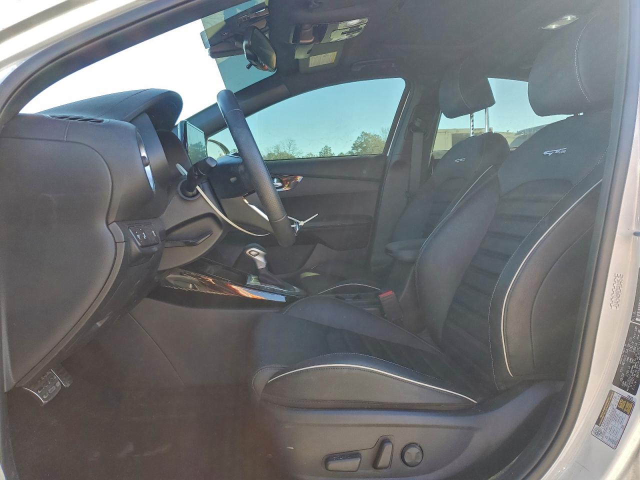 2024 KIA FORTE GT LINE photo 19