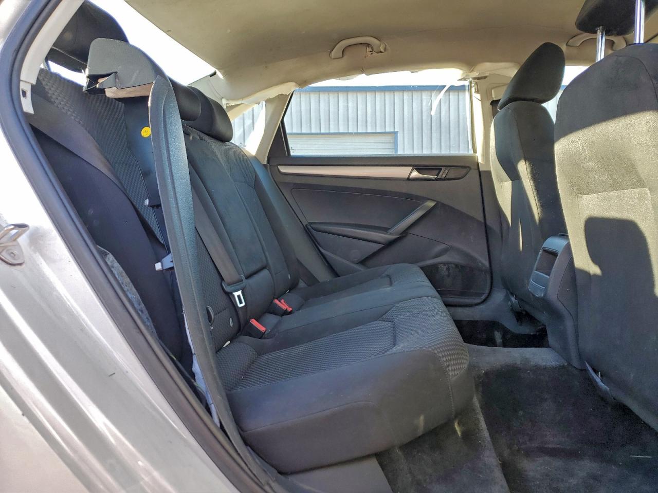 2015 VOLKSWAGEN PASSAT S photo 10