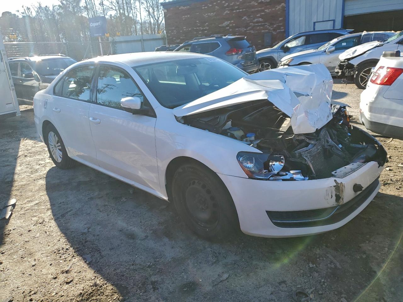 2015 VOLKSWAGEN PASSAT S photo 4