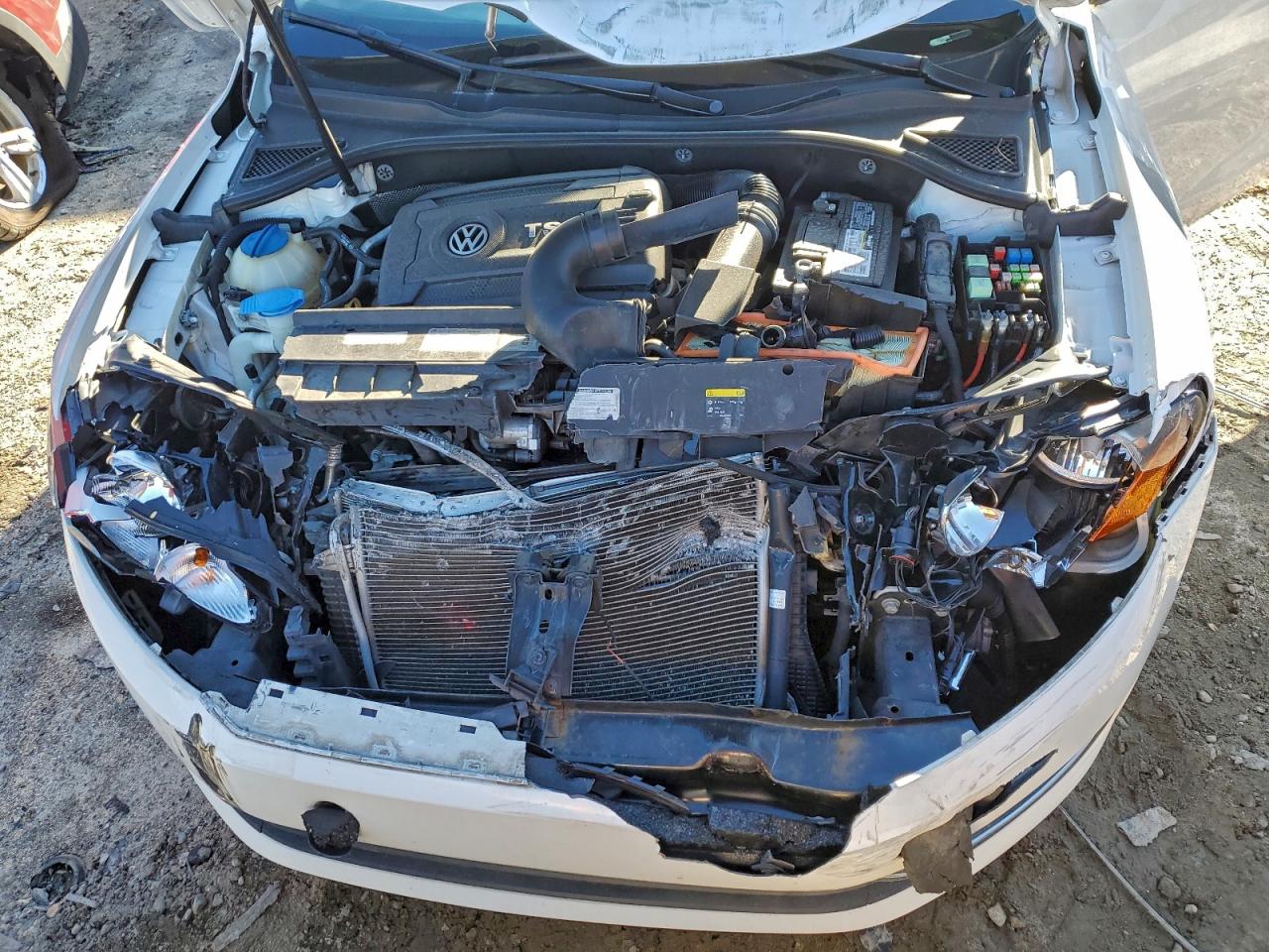 2015 VOLKSWAGEN PASSAT S photo 11