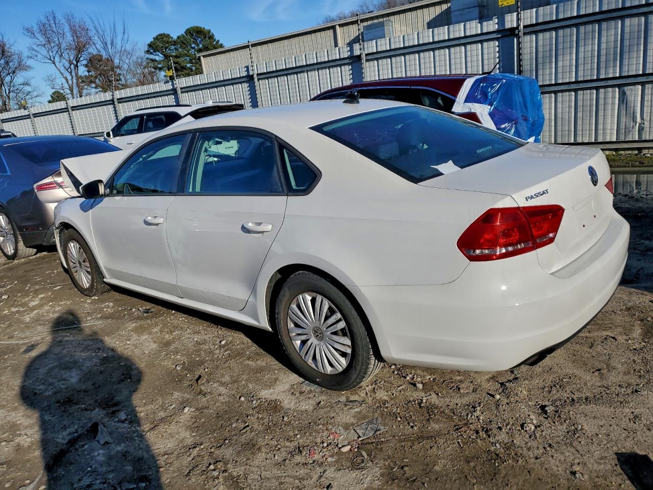 2015 VOLKSWAGEN PASSAT S photo 2