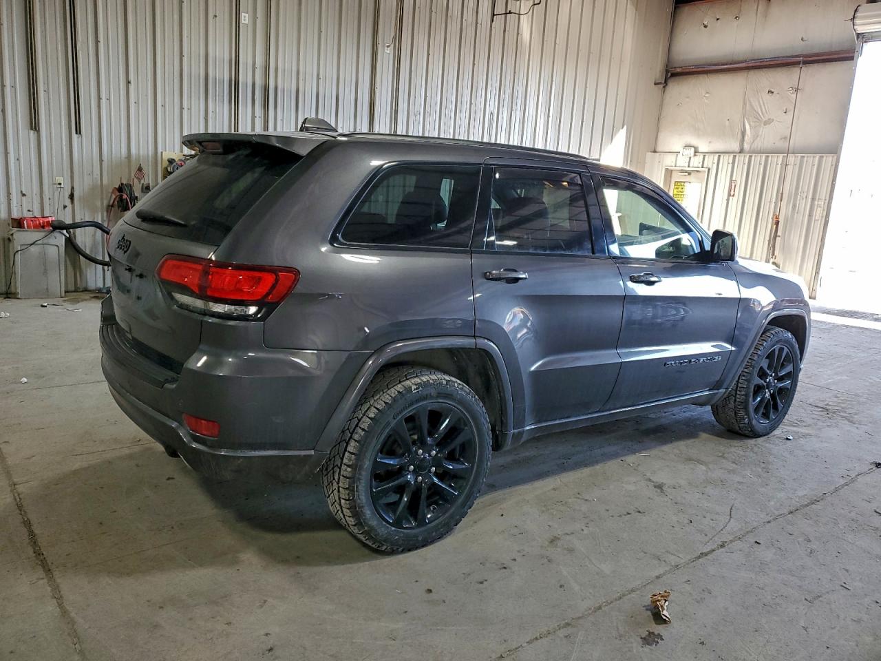 2018 JEEP GRAND CHEROKEE LAREDO photo 5