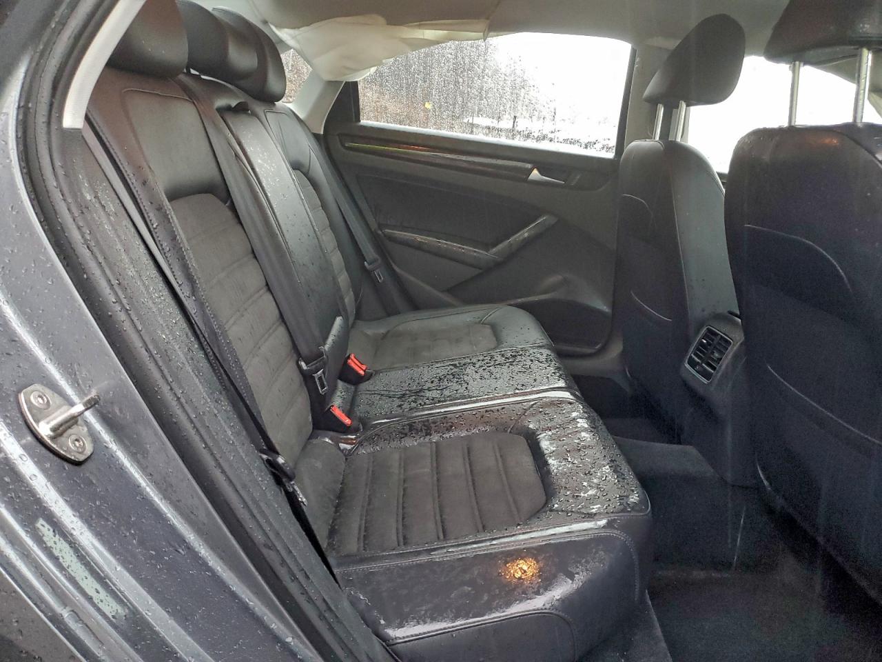 2015 VOLKSWAGEN PASSAT SEL photo 10