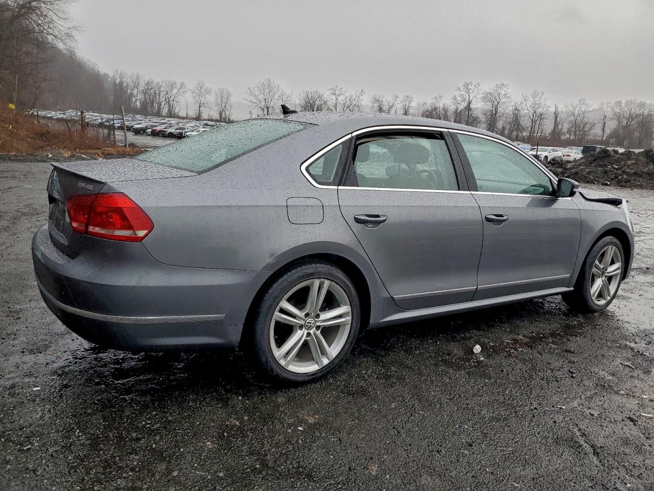 2015 VOLKSWAGEN PASSAT SEL photo 3