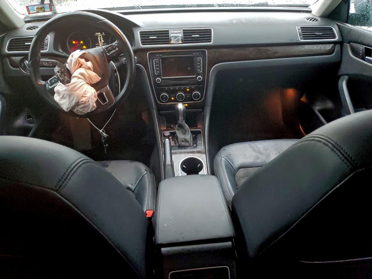 2015 VOLKSWAGEN PASSAT SEL photo 8