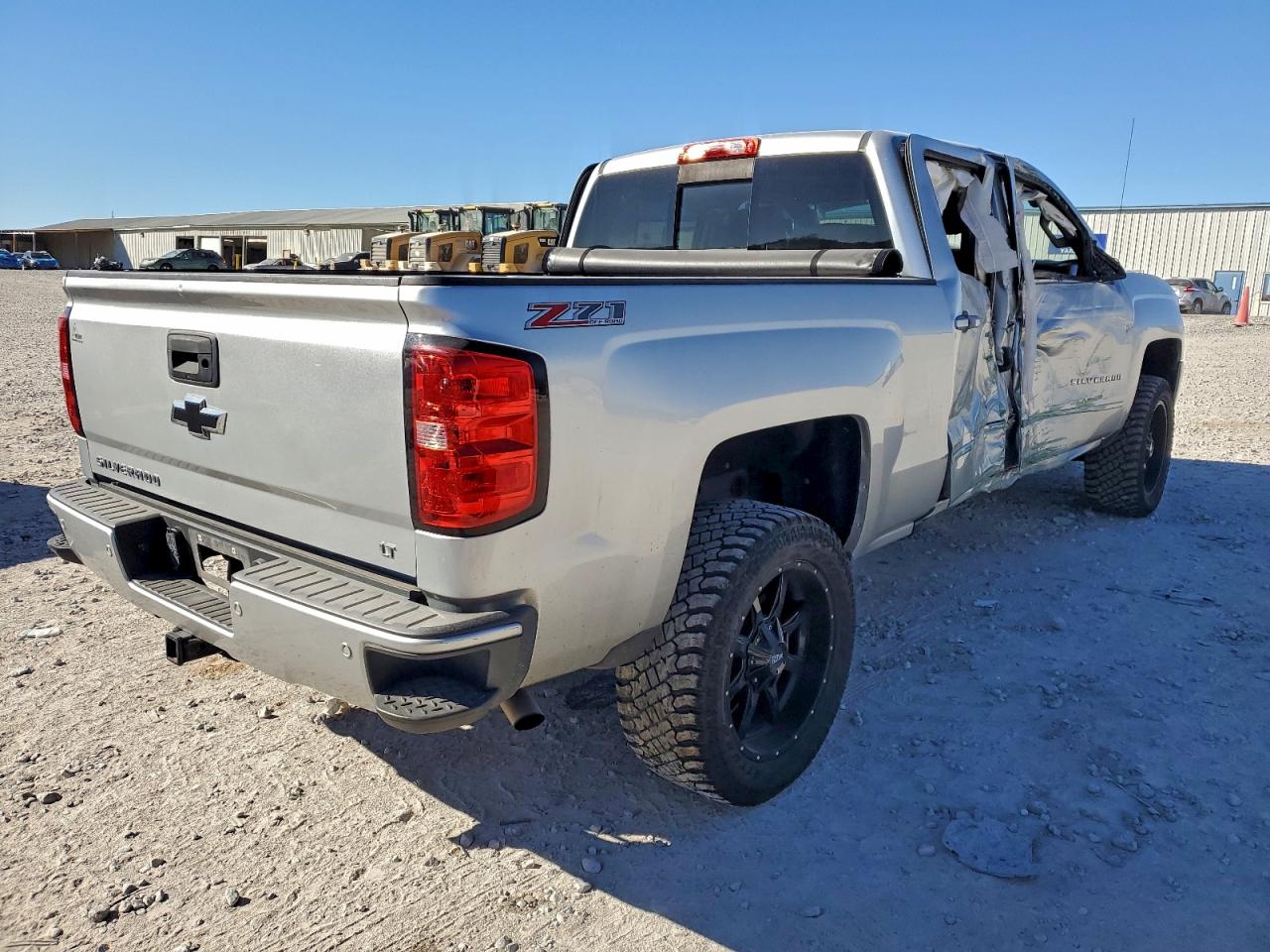 2017 CHEVROLET SILVERADO K1500 LT photo 3