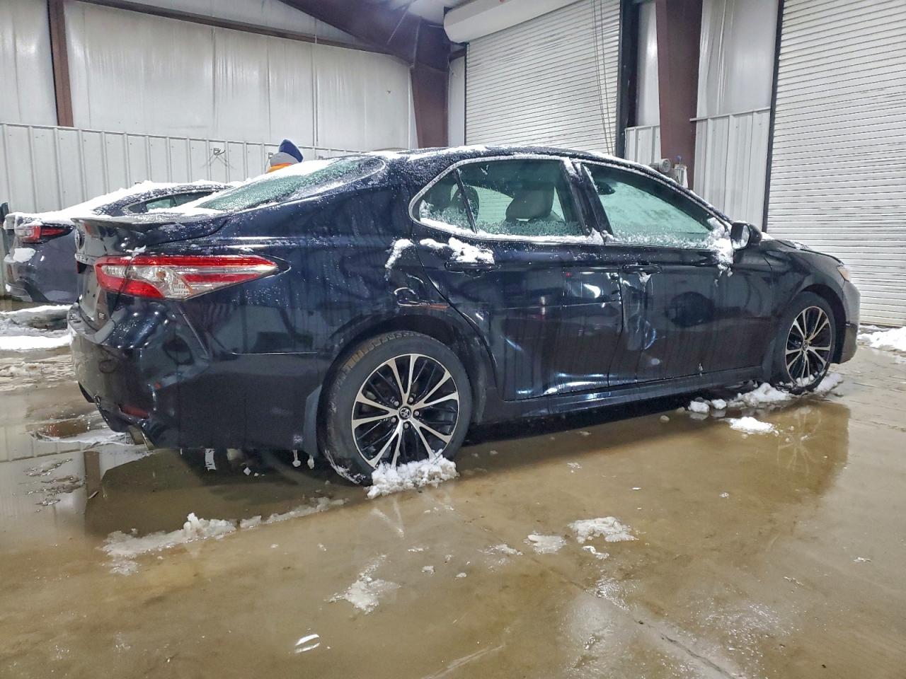 2018 TOYOTA CAMRY L photo 3