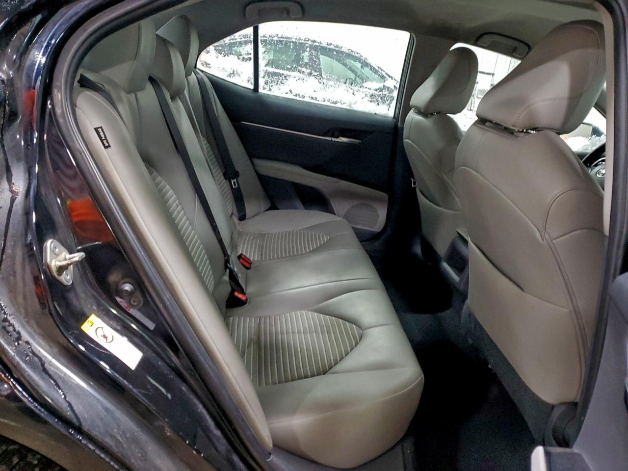 2018 TOYOTA CAMRY L photo 10