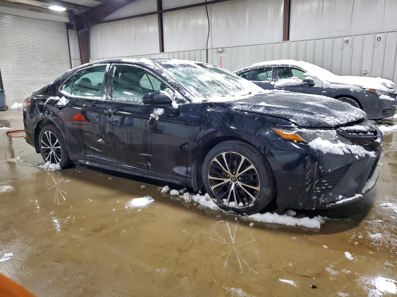 2018 TOYOTA CAMRY L photo 4