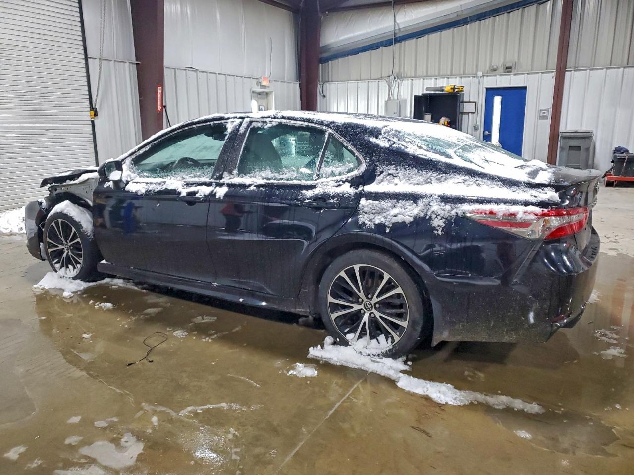2018 TOYOTA CAMRY L photo 2