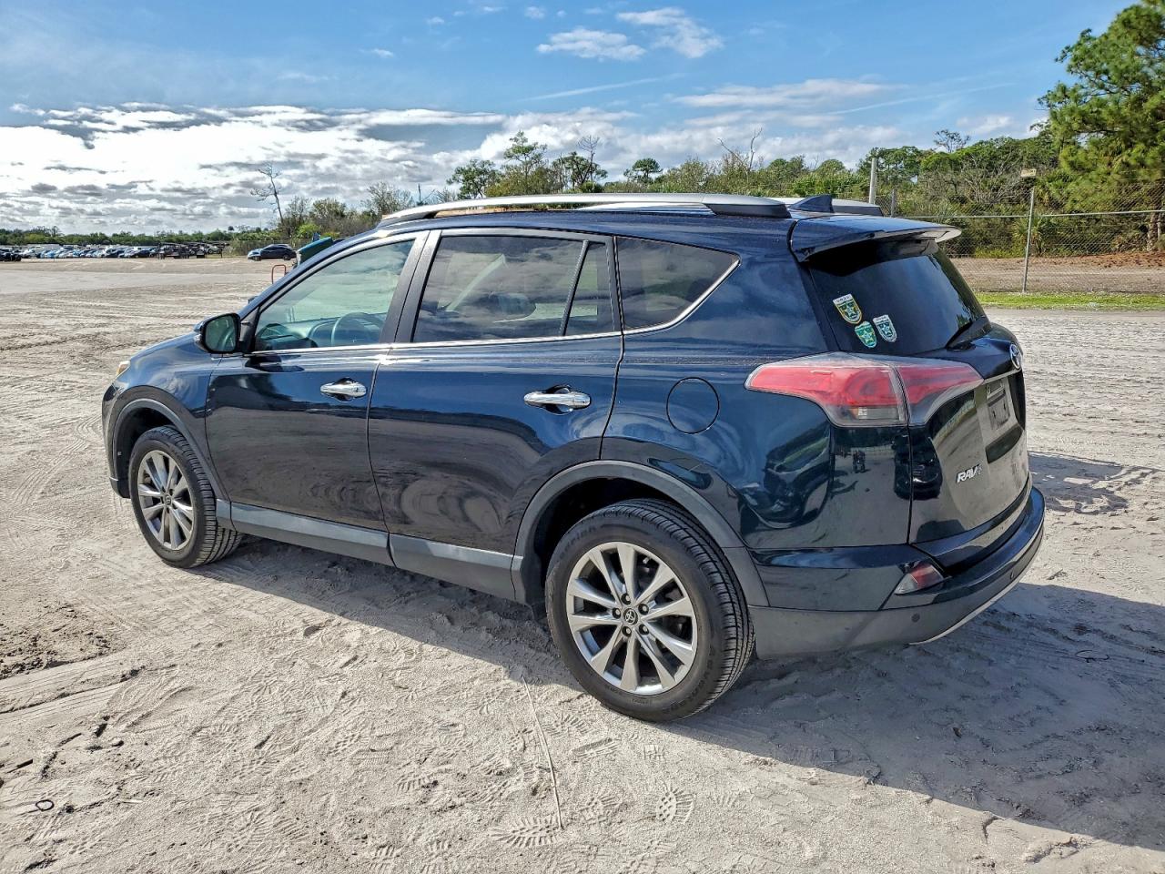 2017 TOYOTA RAV4 LIMITED photo 4