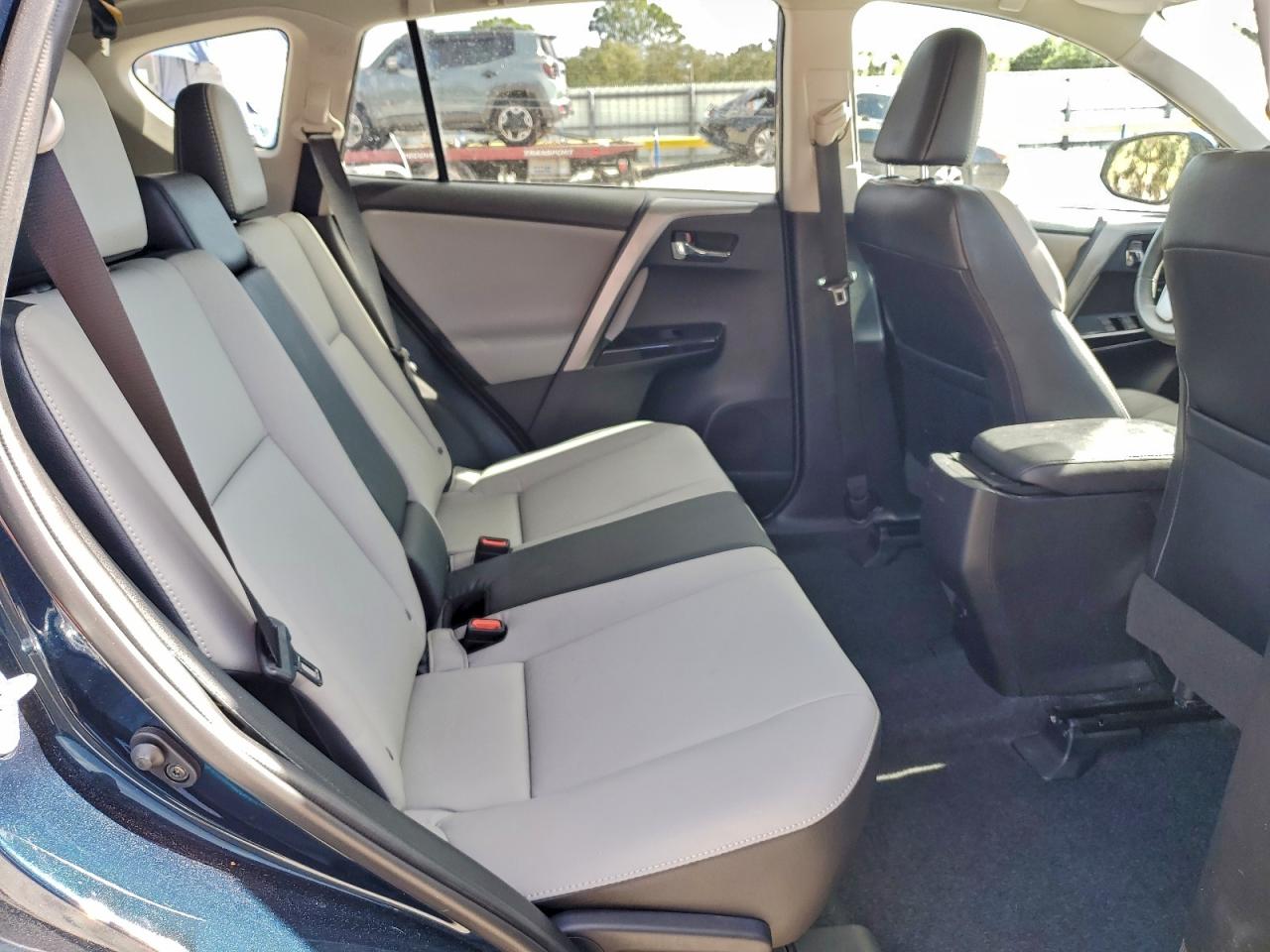 2017 TOYOTA RAV4 LIMITED photo 31