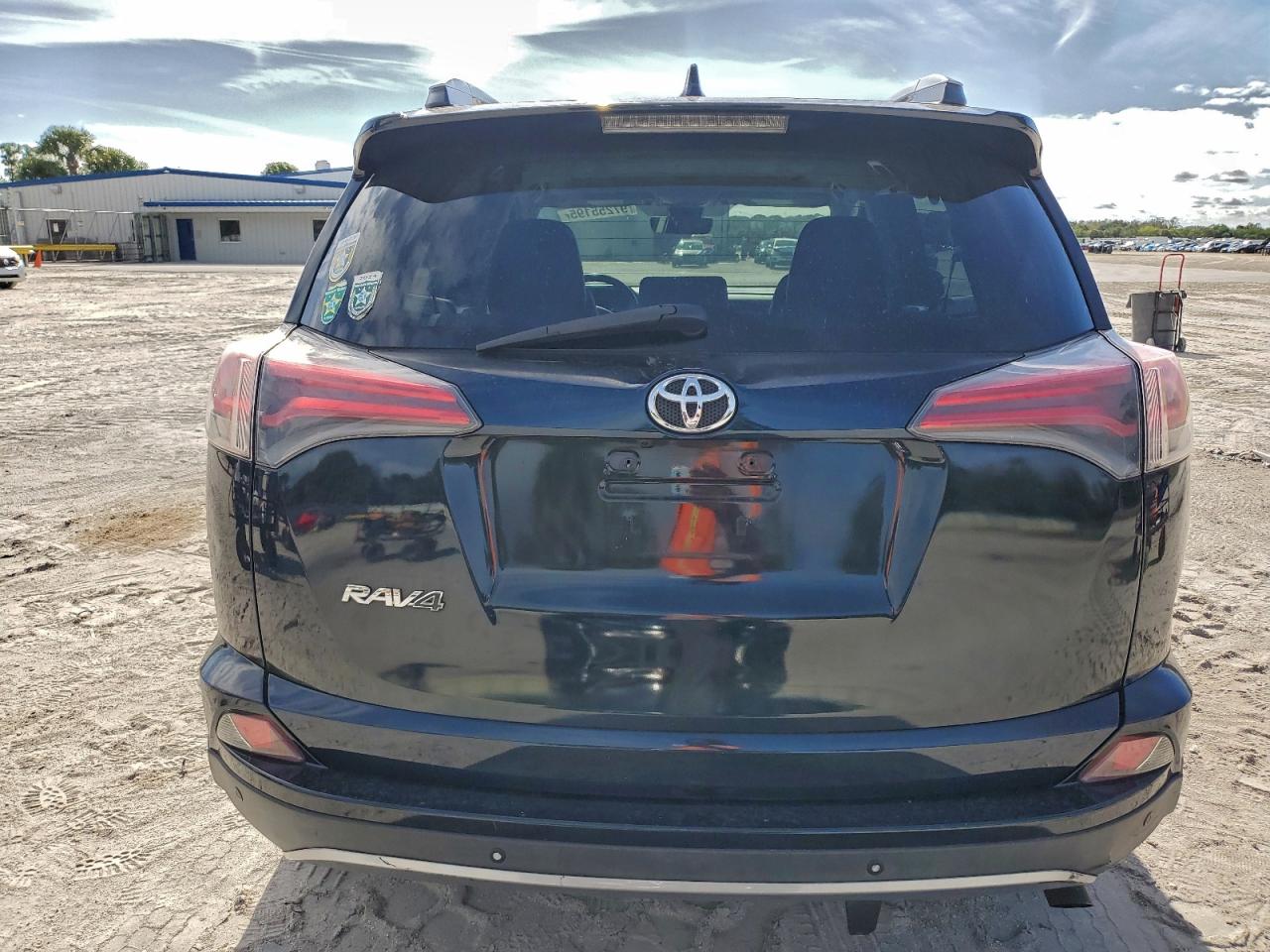 2017 TOYOTA RAV4 LIMITED photo 16