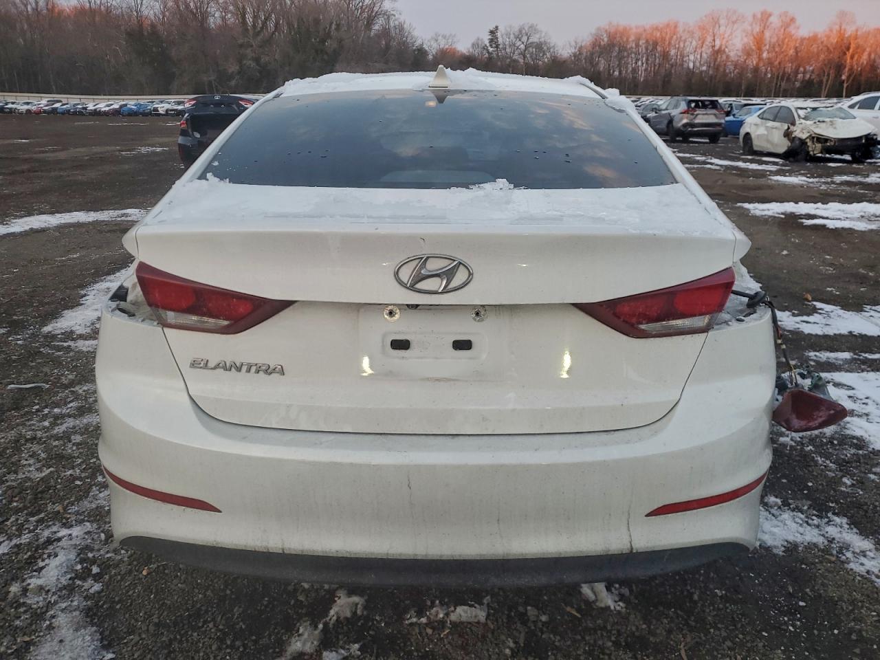 2017 HYUNDAI ELANTRA SE photo 11