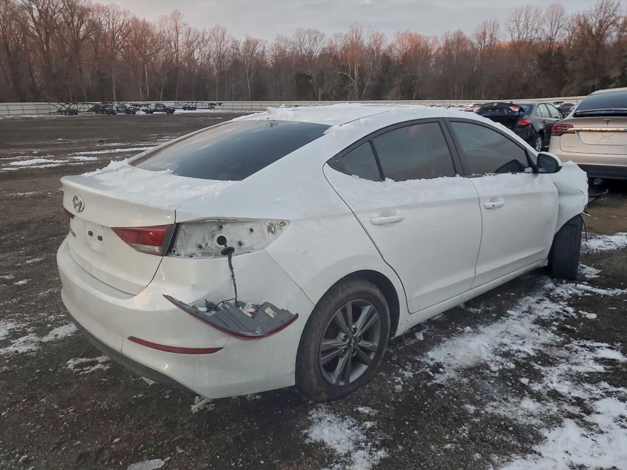2017 HYUNDAI ELANTRA SE photo 5