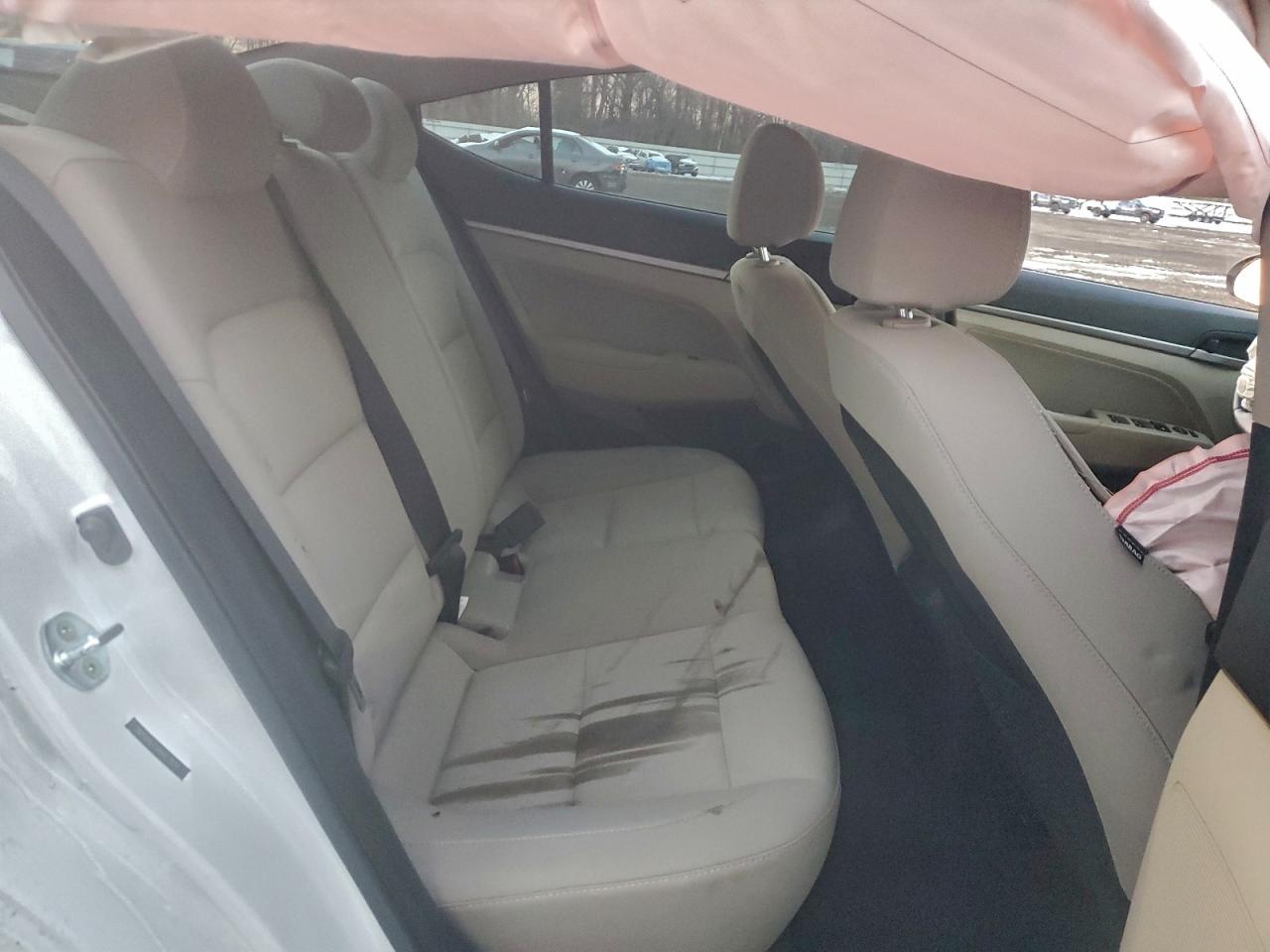 2017 HYUNDAI ELANTRA SE photo 19