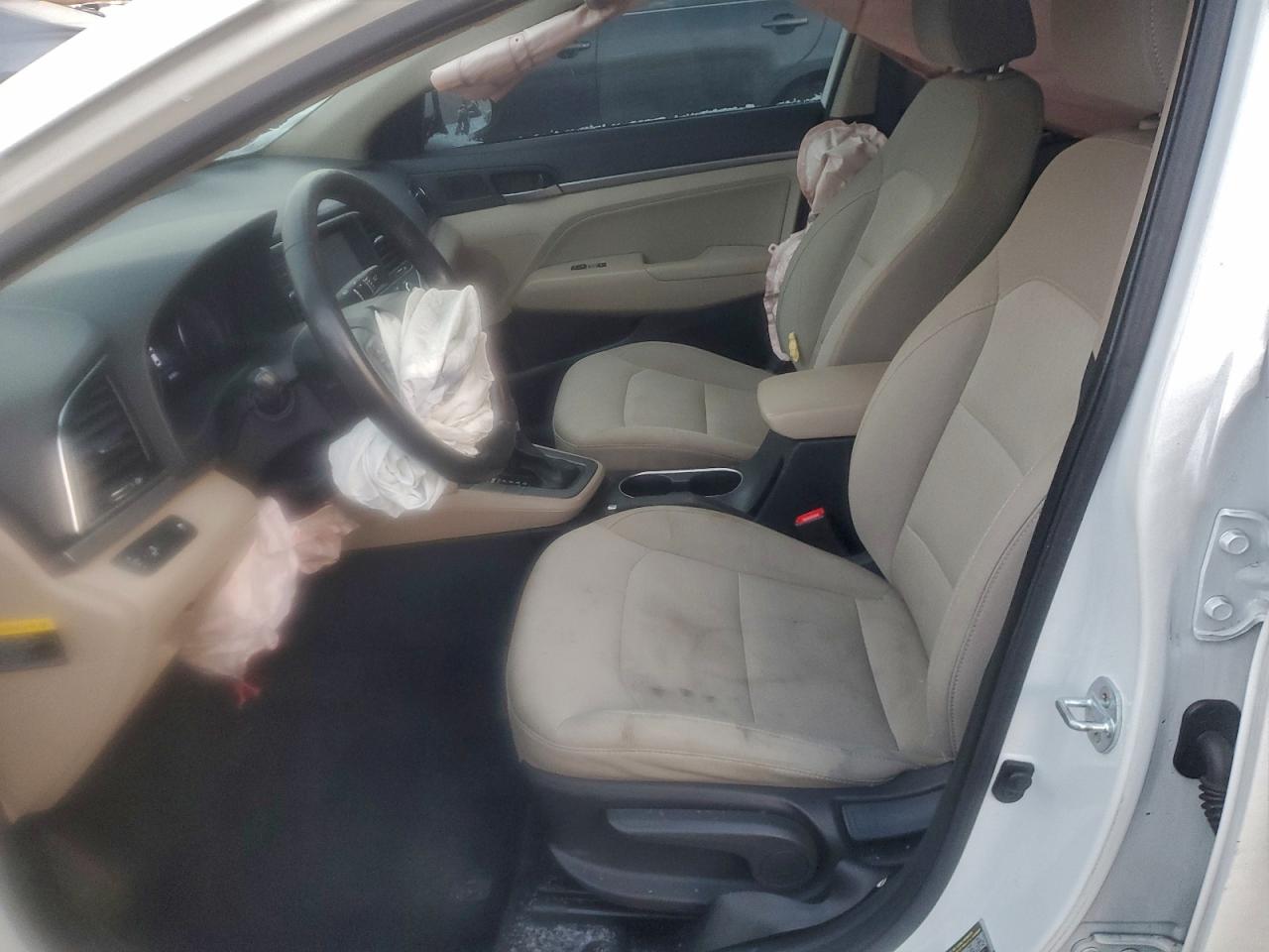 2017 HYUNDAI ELANTRA SE photo 13