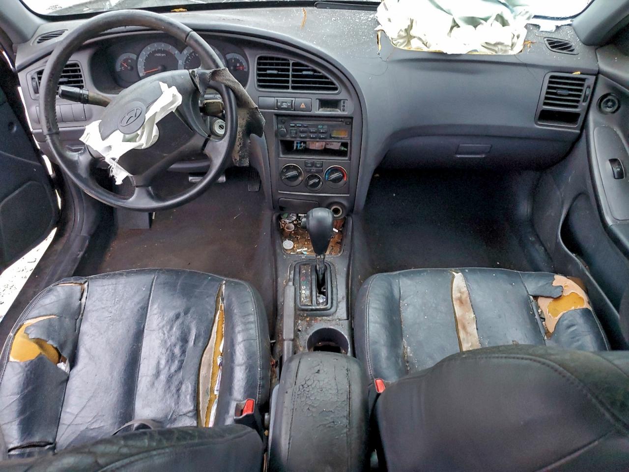 2002 HYUNDAI ELANTRA GLS photo 8