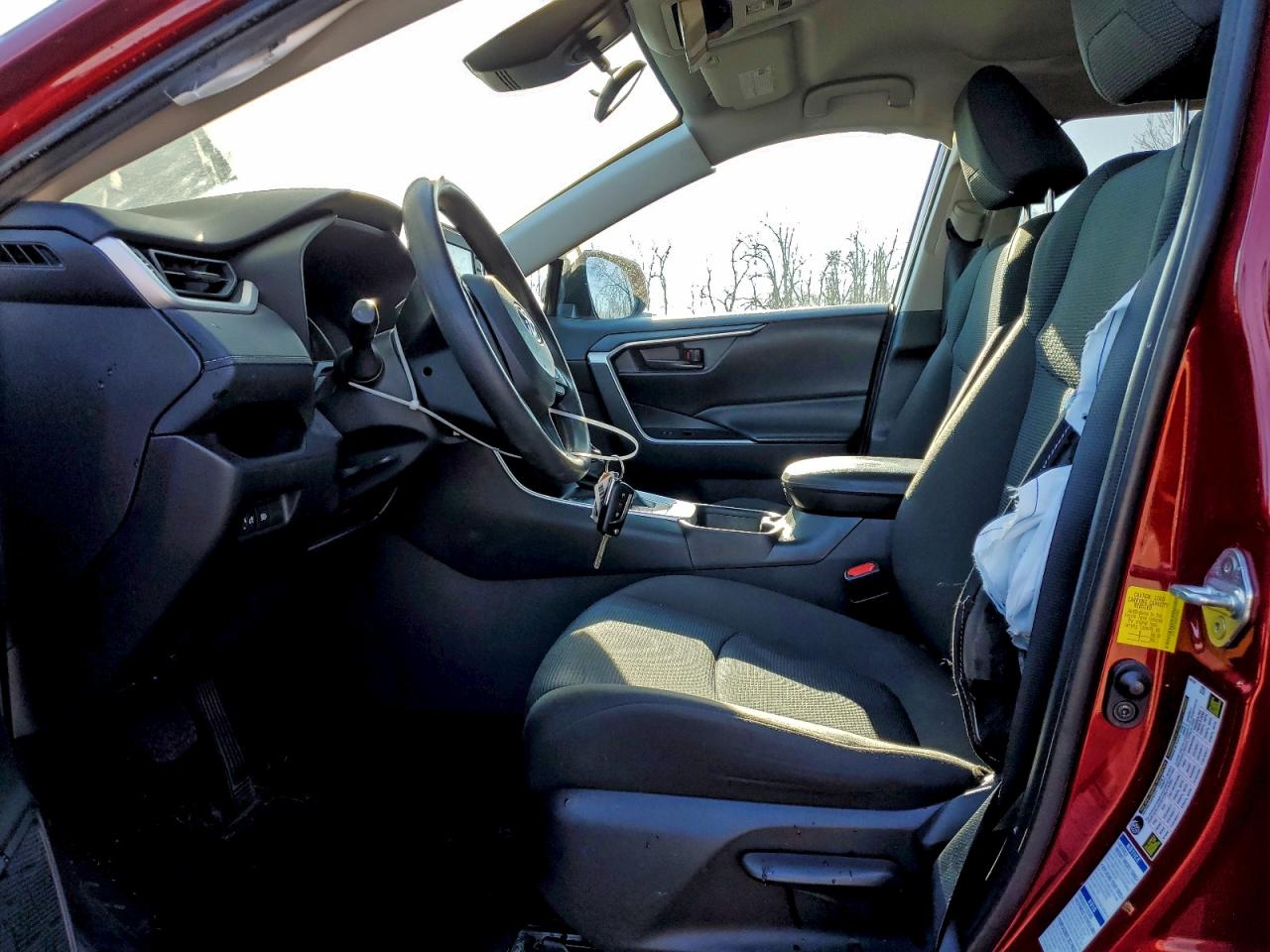 2022 TOYOTA RAV4 LE photo 7