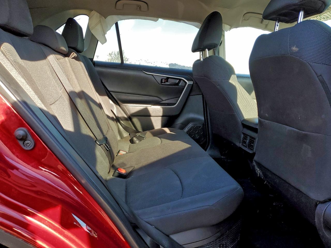 2022 TOYOTA RAV4 LE photo 11