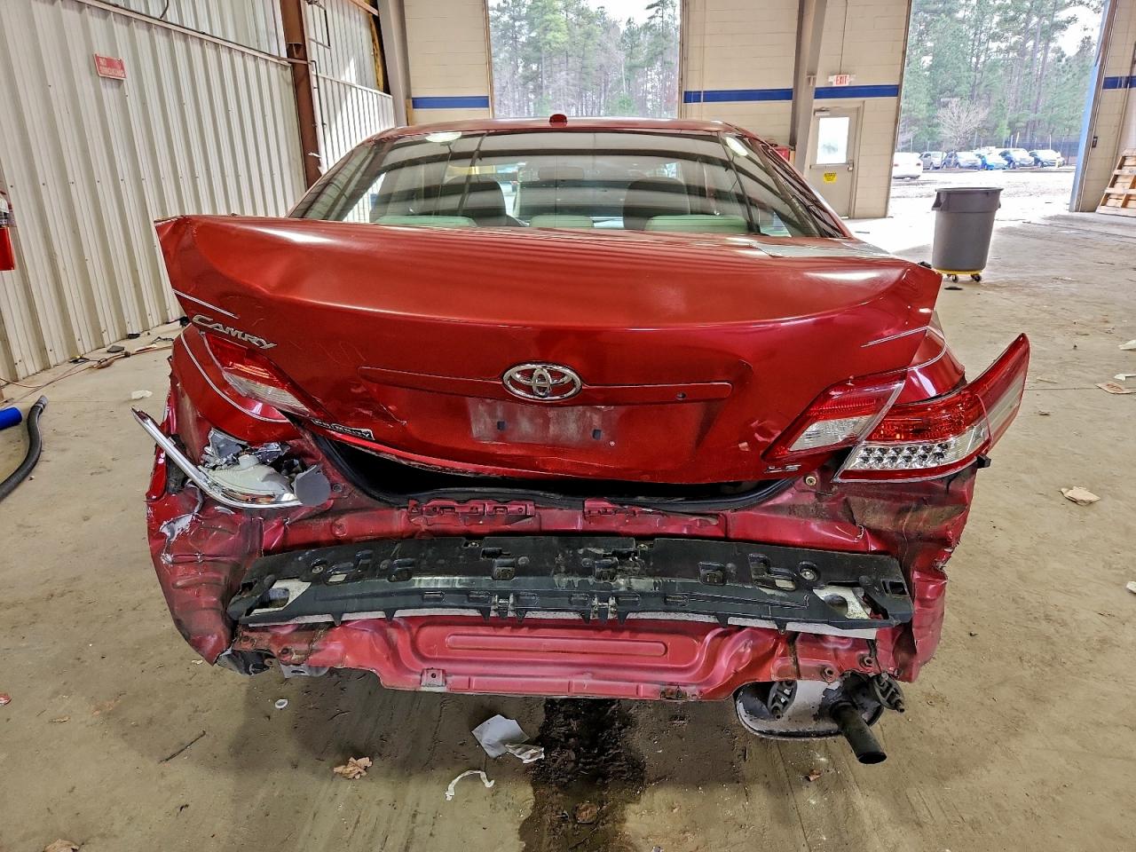 2011 TOYOTA CAMRY BASE photo 16