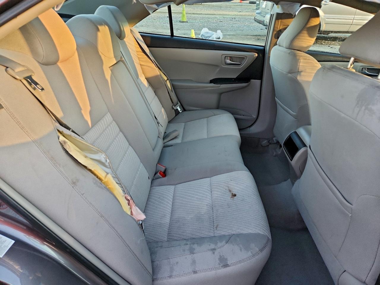 2015 TOYOTA CAMRY LE photo 19