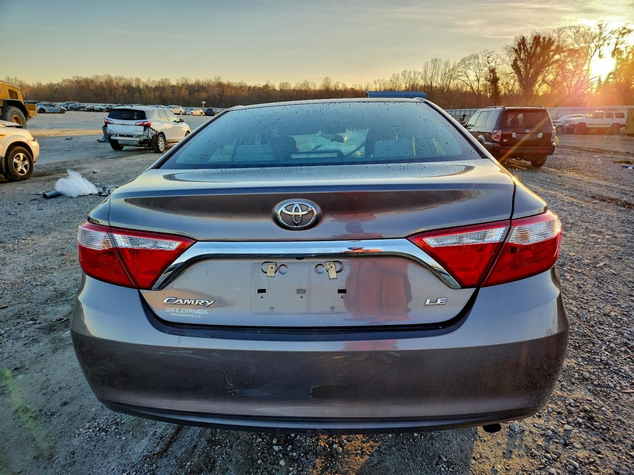 2015 TOYOTA CAMRY LE photo 11
