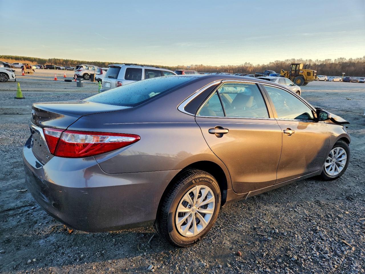 2015 TOYOTA CAMRY LE photo 5
