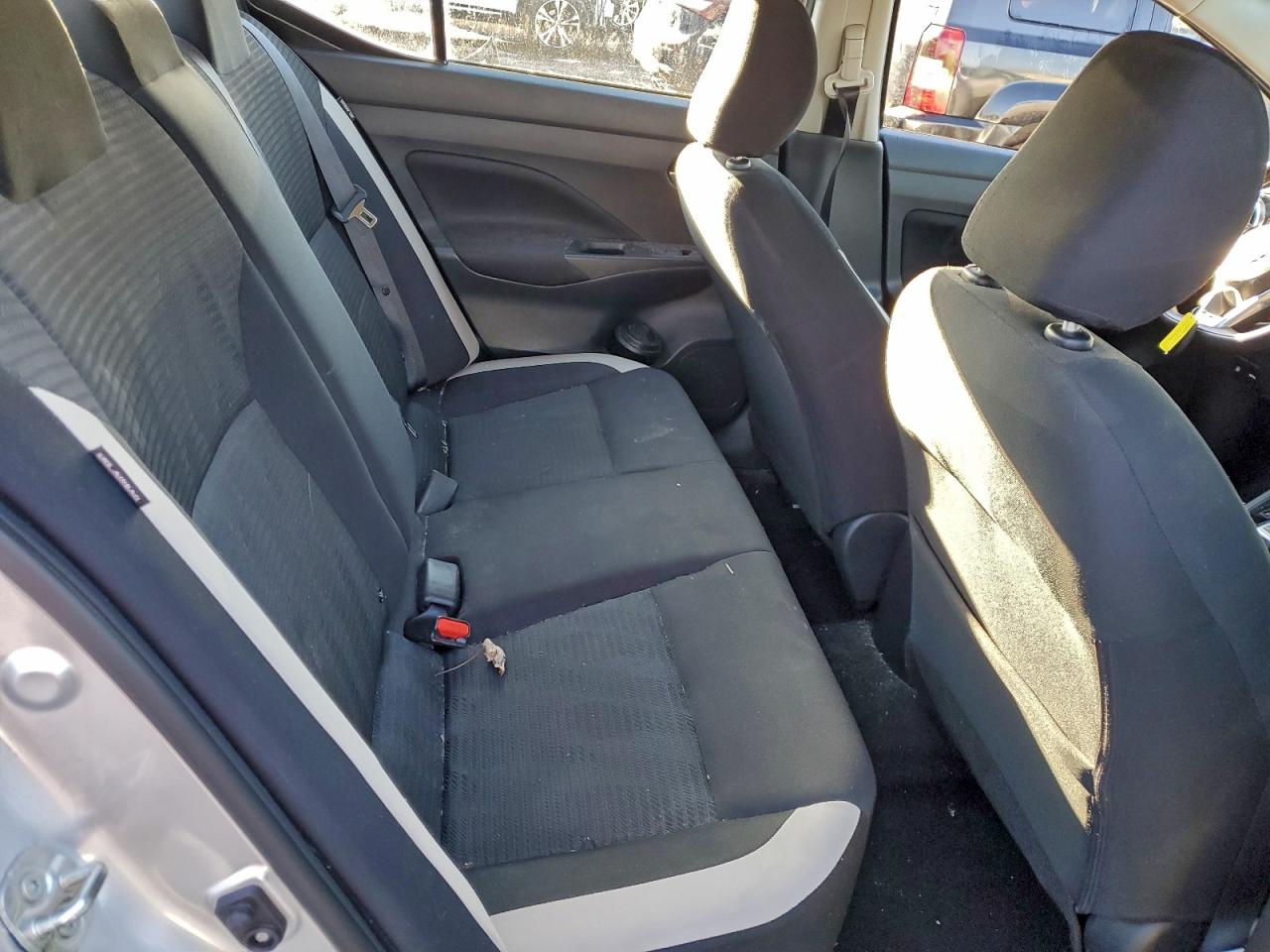 2021 NISSAN VERSA SV photo 10