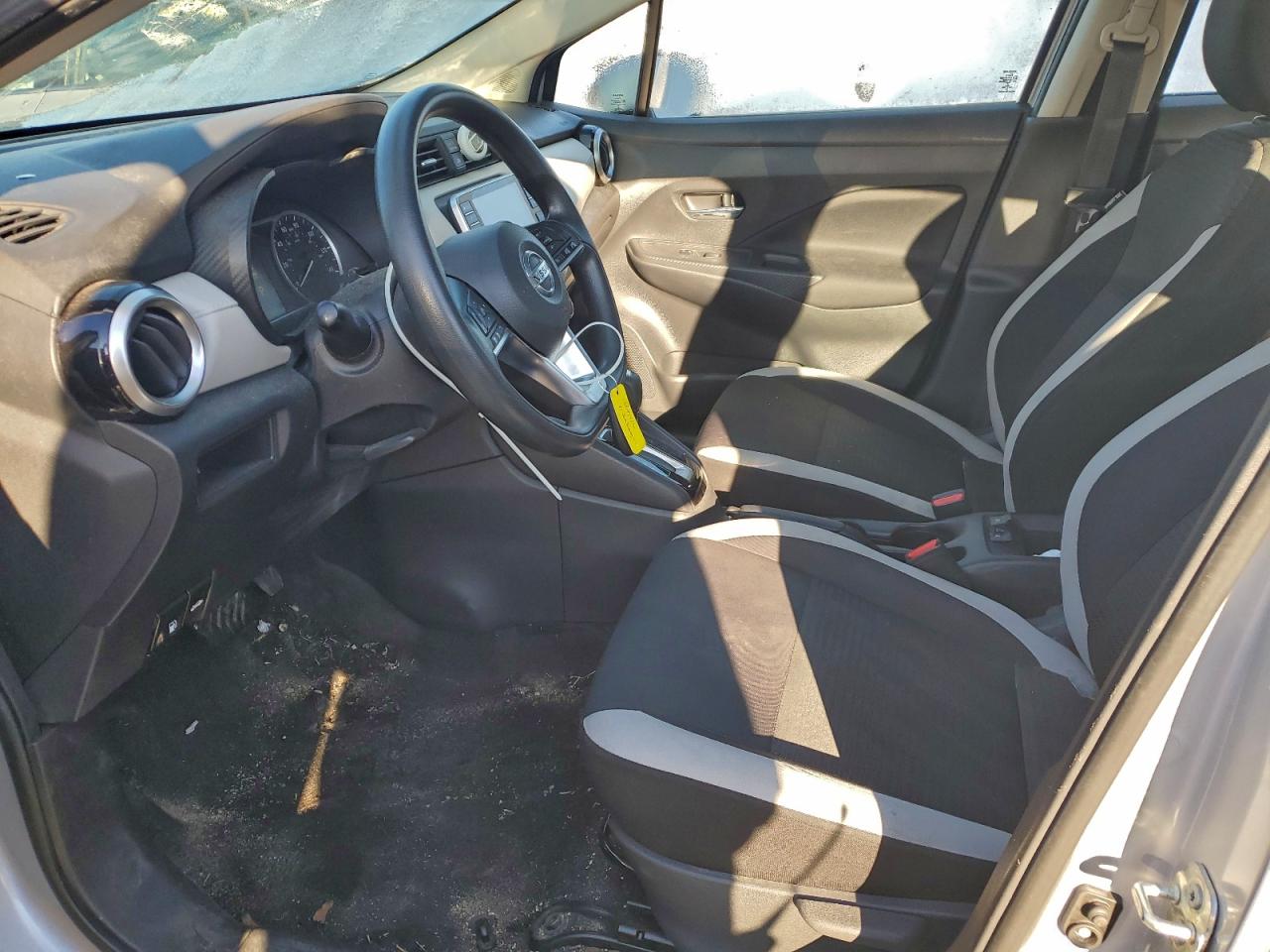 2021 NISSAN VERSA SV photo 7