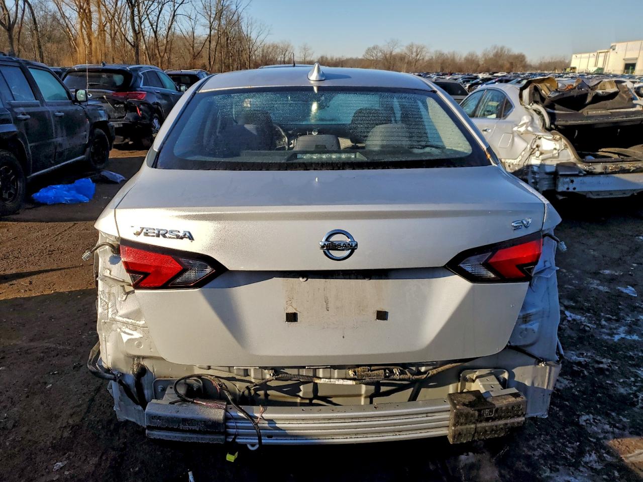 2021 NISSAN VERSA SV photo 6