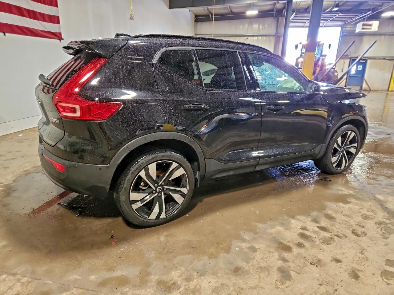 2023 VOLVO XC40 ULTIMATE photo 3