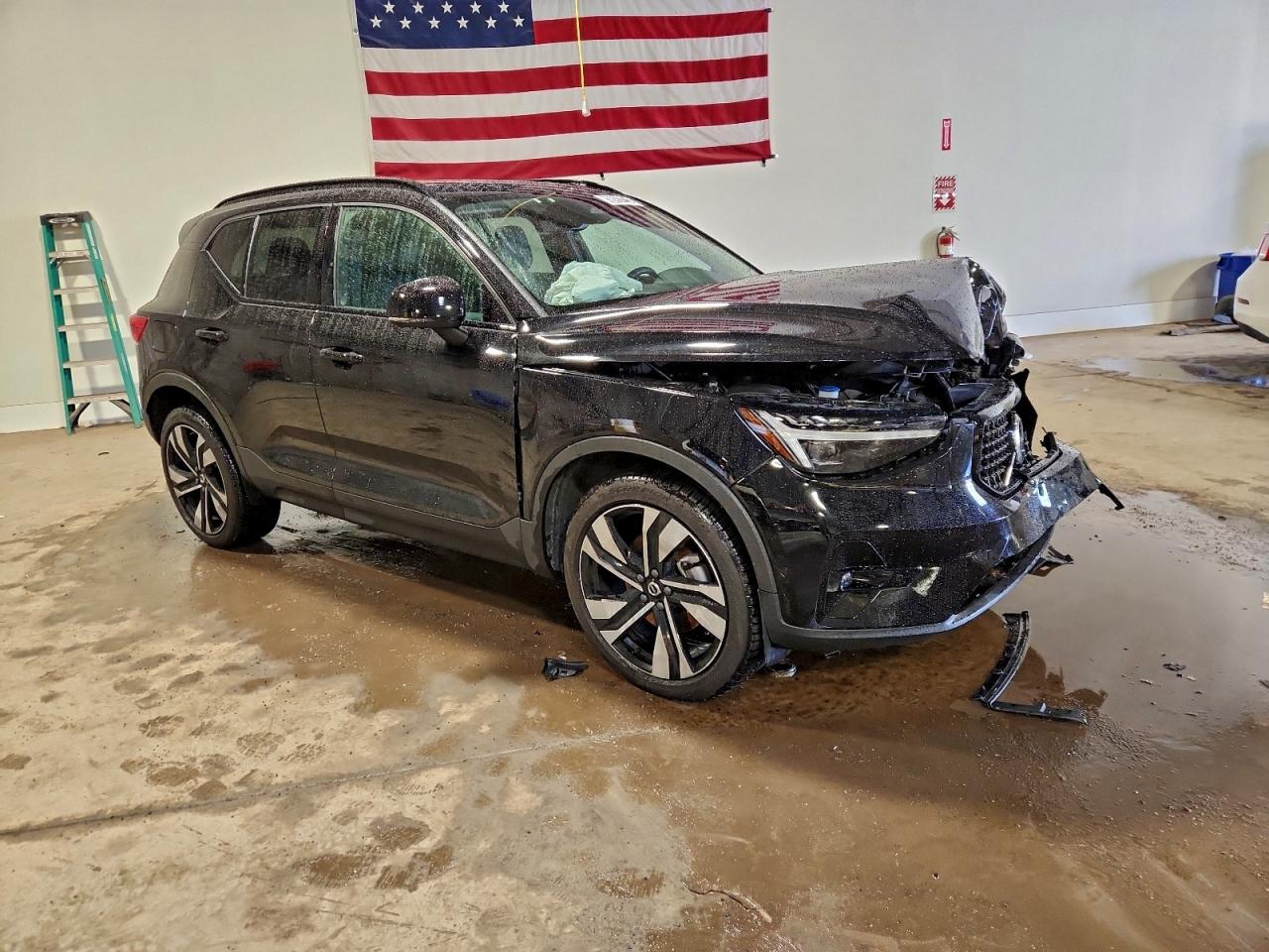 2023 VOLVO XC40 ULTIMATE photo 4