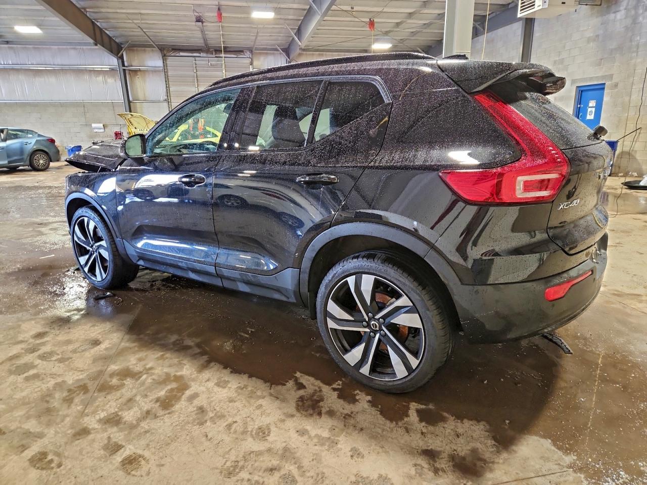 2023 VOLVO XC40 ULTIMATE photo 2
