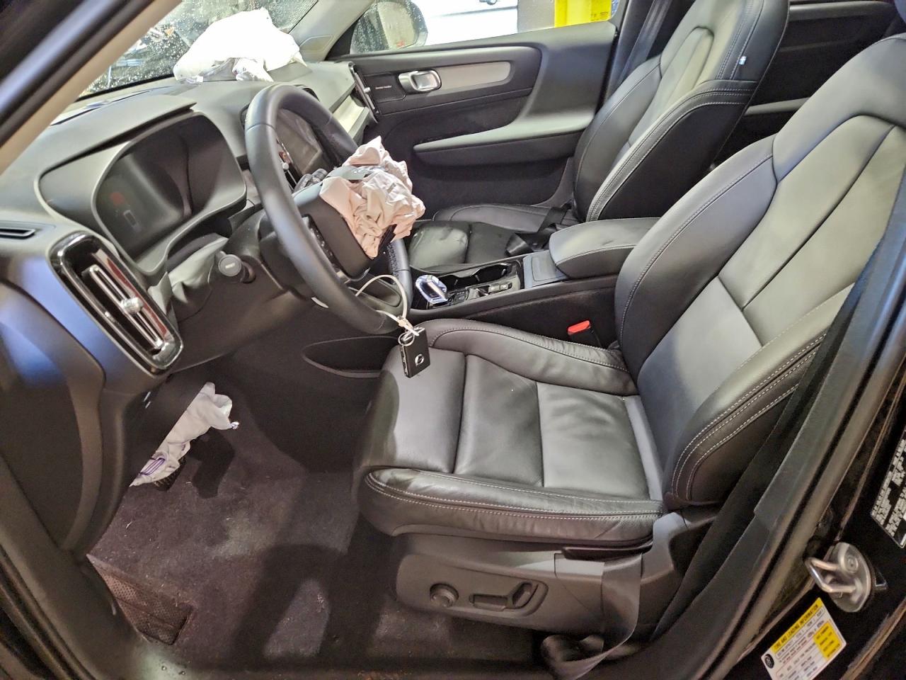 2023 VOLVO XC40 ULTIMATE photo 7