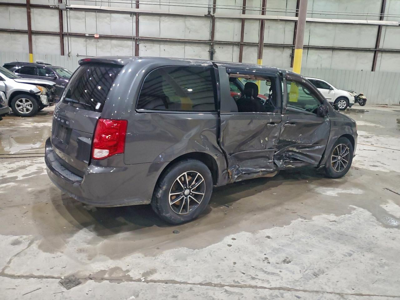 2015 DODGE GRAND CARAVAN SE photo 5