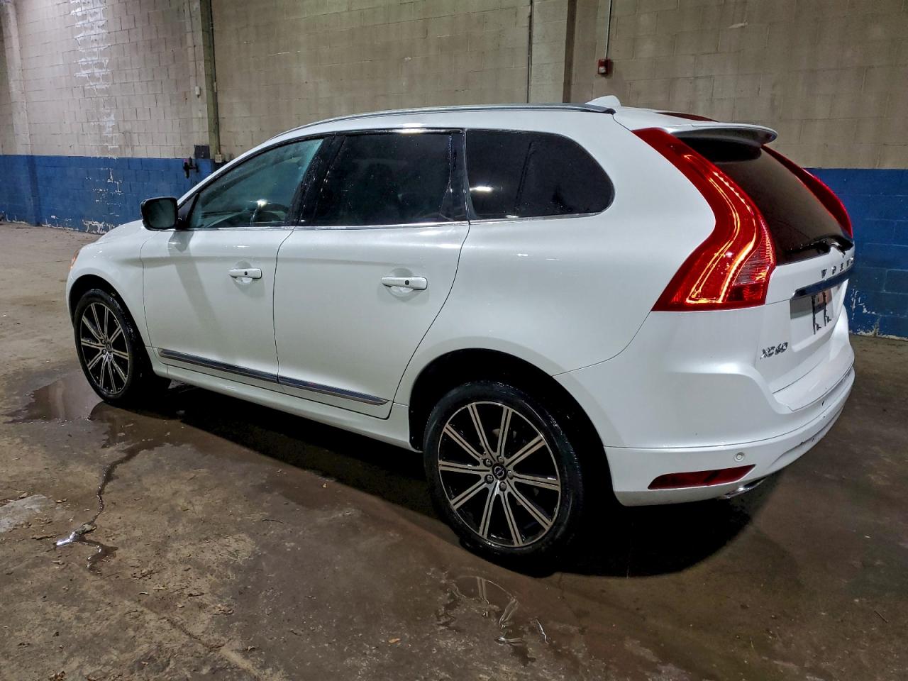 2016 VOLVO XC60 T5 PLATINUM photo 4