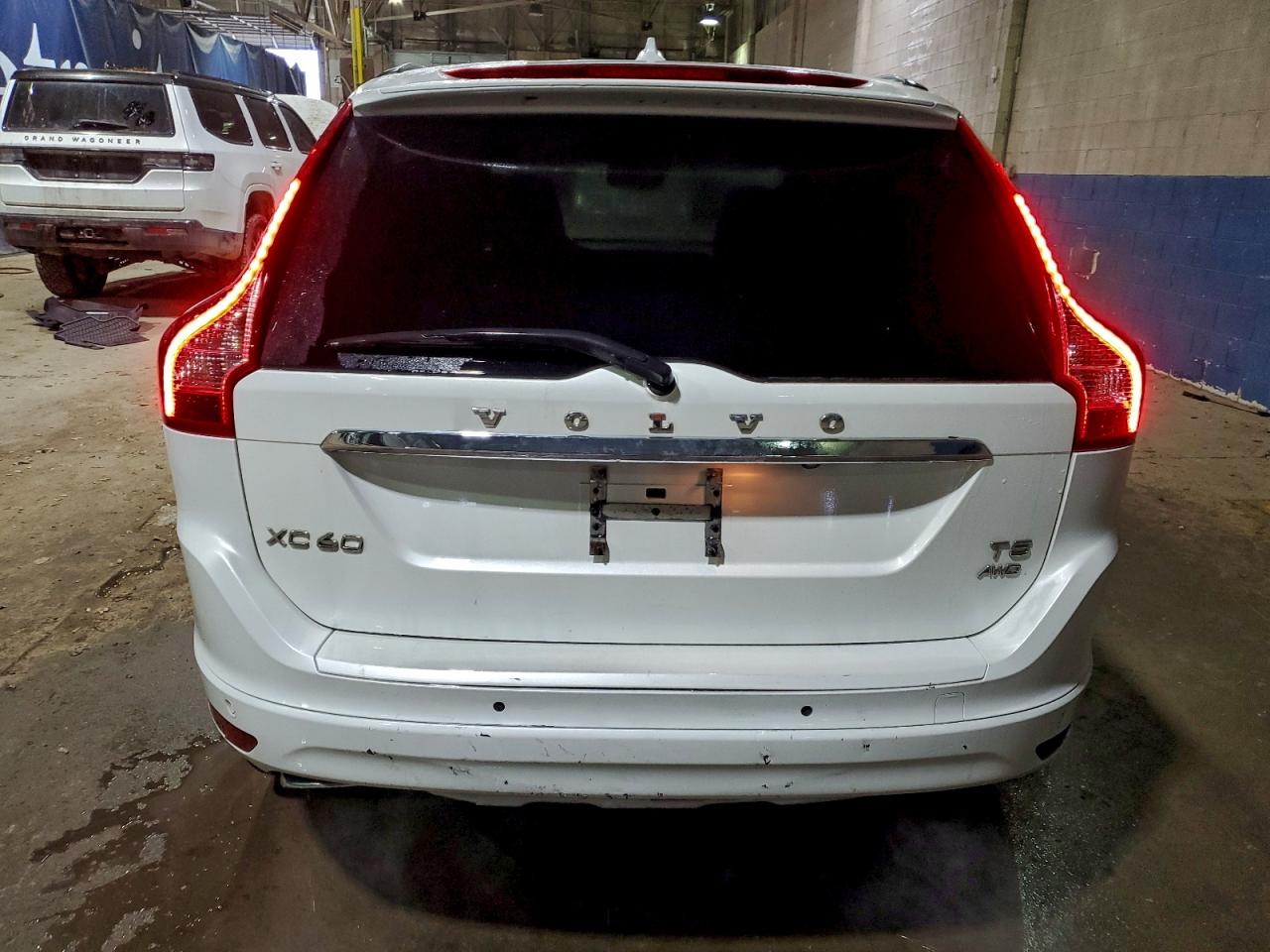 2016 VOLVO XC60 T5 PLATINUM photo 16