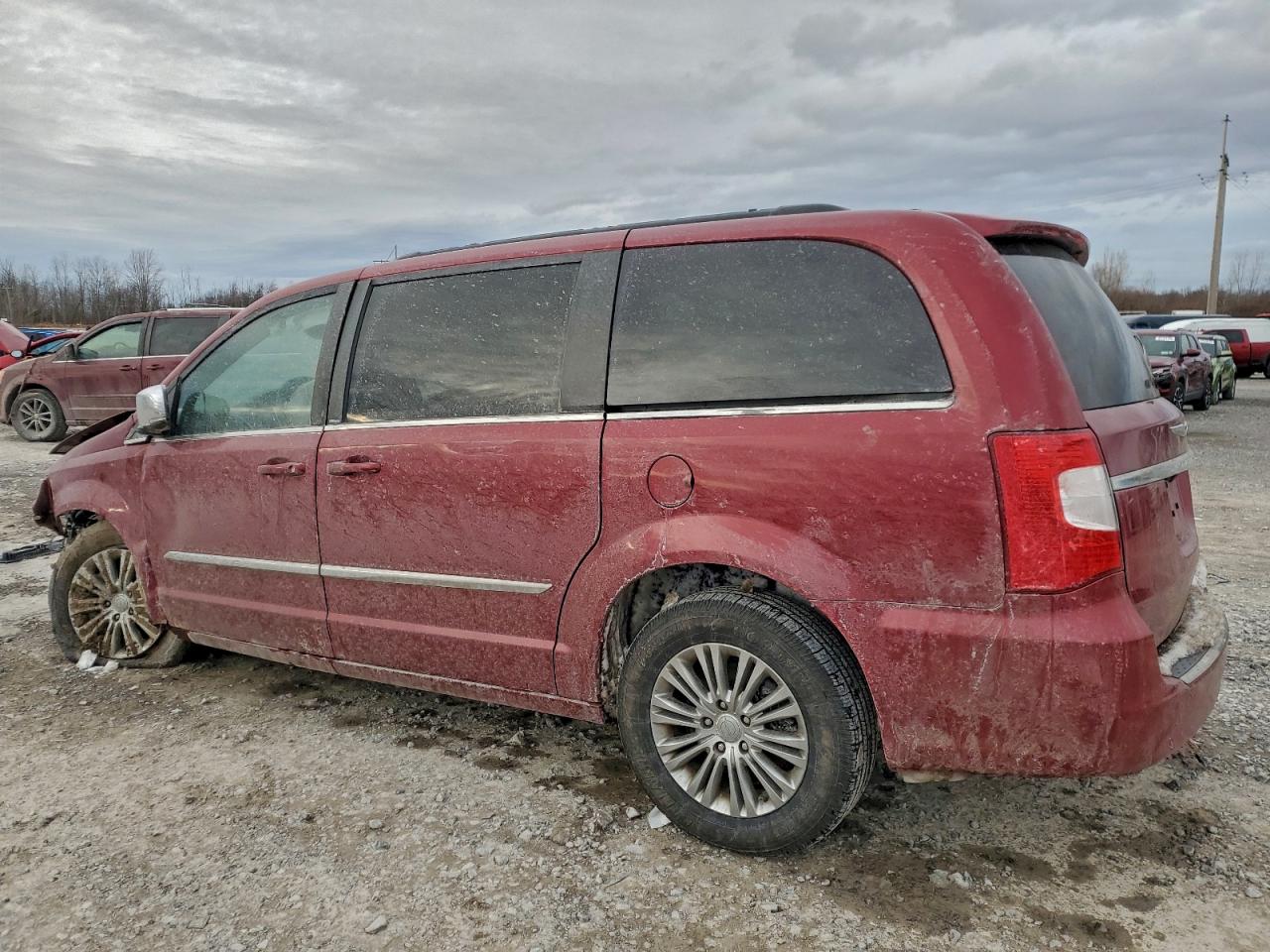 2013 CHRYSLER TOWN & COUNTRY TOURING L photo 3