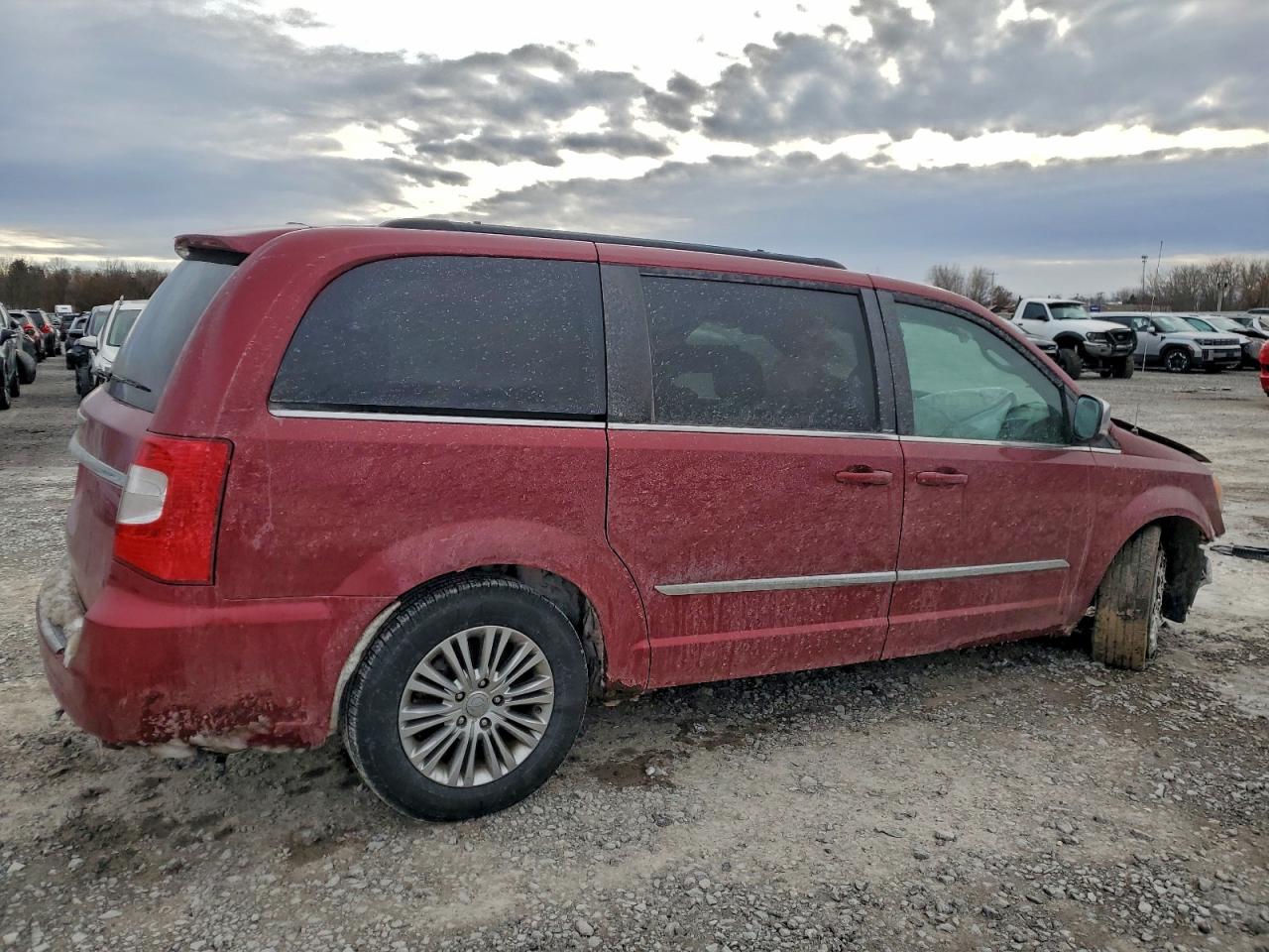 2013 CHRYSLER TOWN & COUNTRY TOURING L photo 5