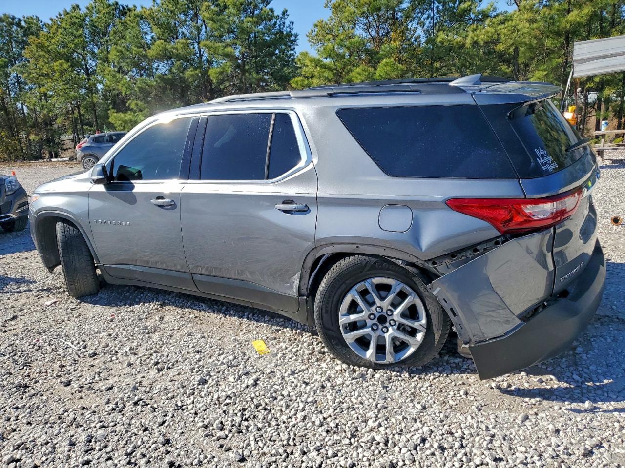 2019 CHEVROLET TRAVERSE LT photo 3