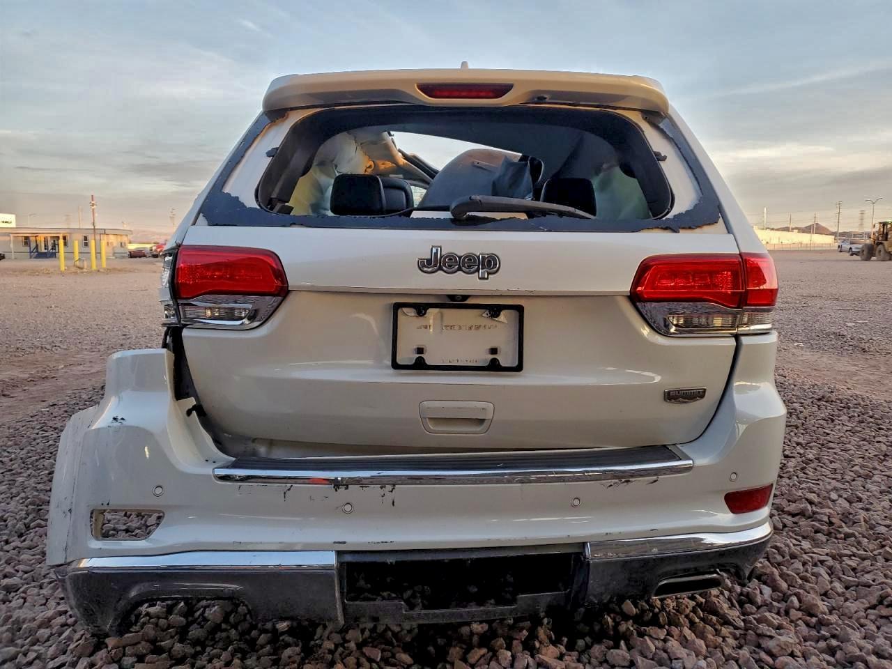 2018 JEEP GRAND CHEROKEE SUMMIT photo 6