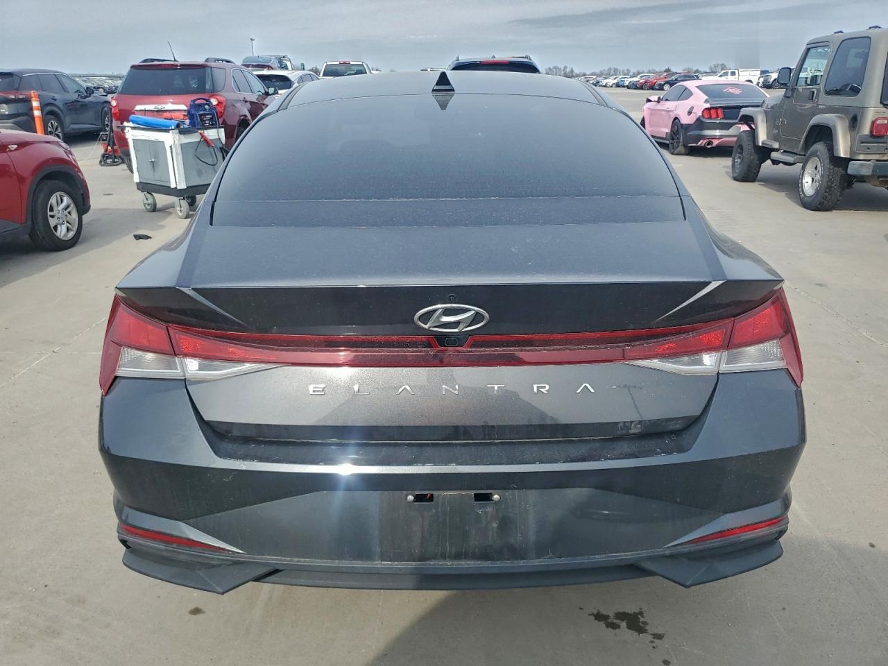 2022 HYUNDAI ELANTRA SEL photo 6