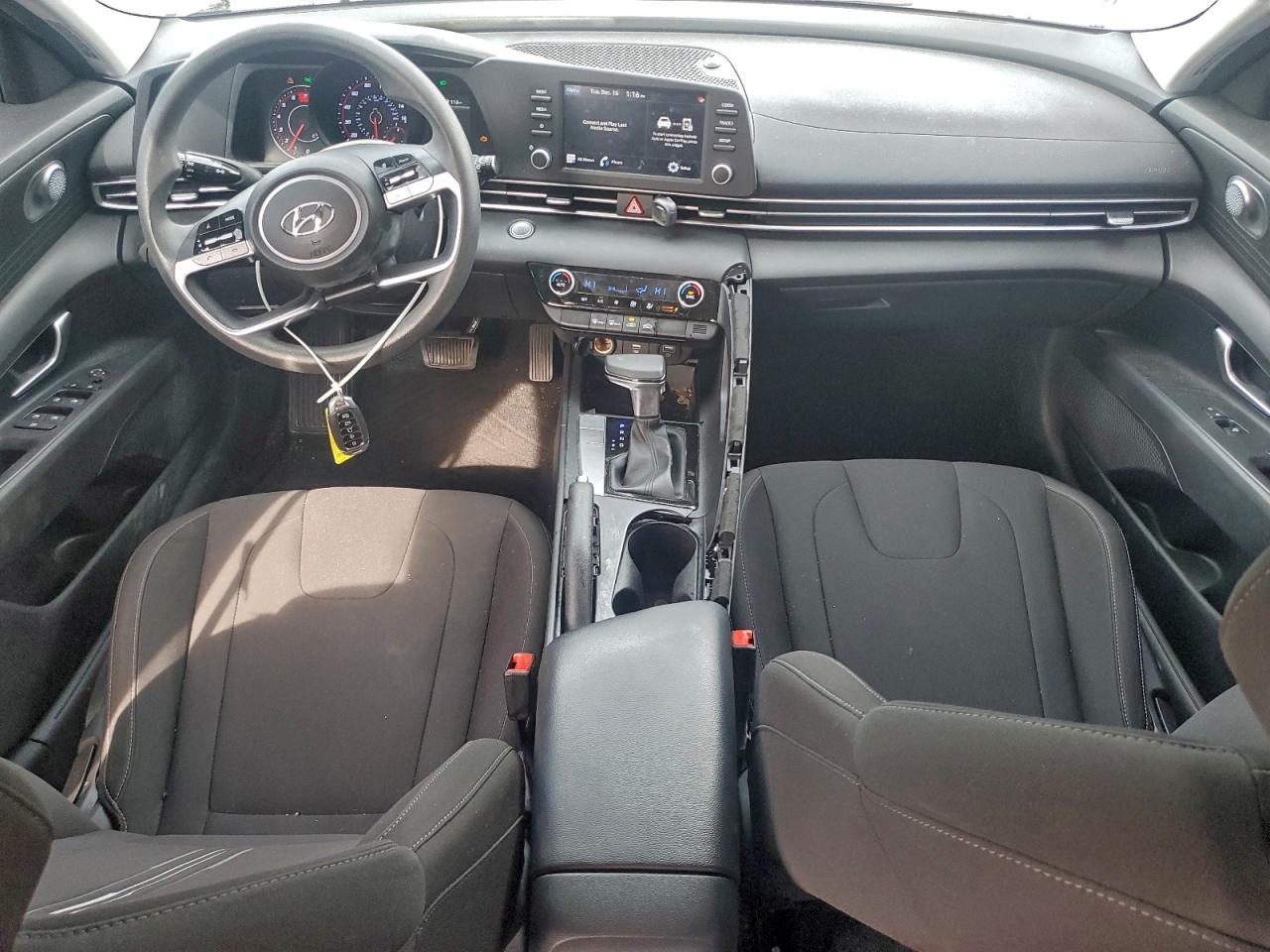 2022 HYUNDAI ELANTRA SEL photo 8